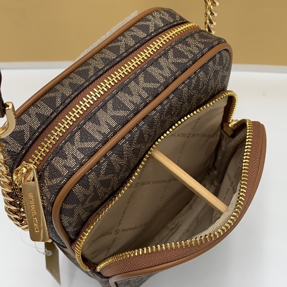MICHAEL KORS
Jet Set Travel Medium Signature Logo Crossbody Bag
COLOR BROWN GOLD - Picture 9 of 14